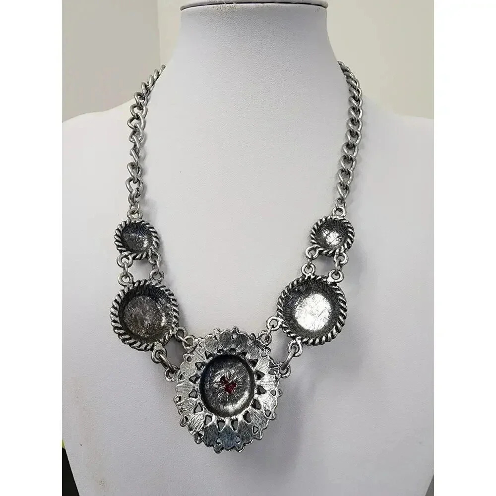 Vintage Red and Black Center Antique Silver Pendant Chain Necklace – 12 inches - Picture 4 of 4